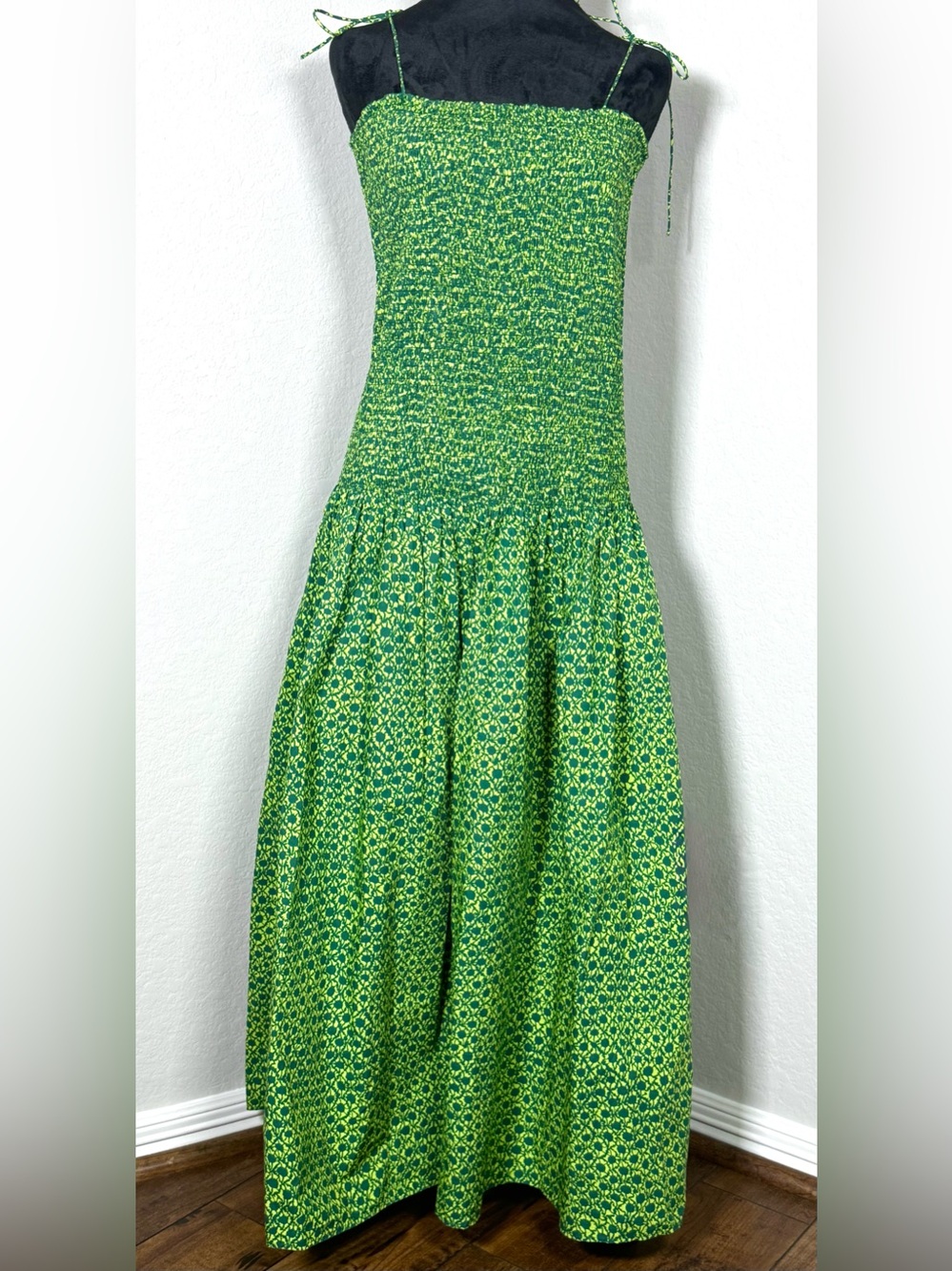 COS Green Smocked Sleeveless Midi Dress Straps Summer size M excellent condition - Picture 2 of 9